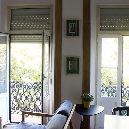 Charming Duplex At Campo De Ourique Appartamento